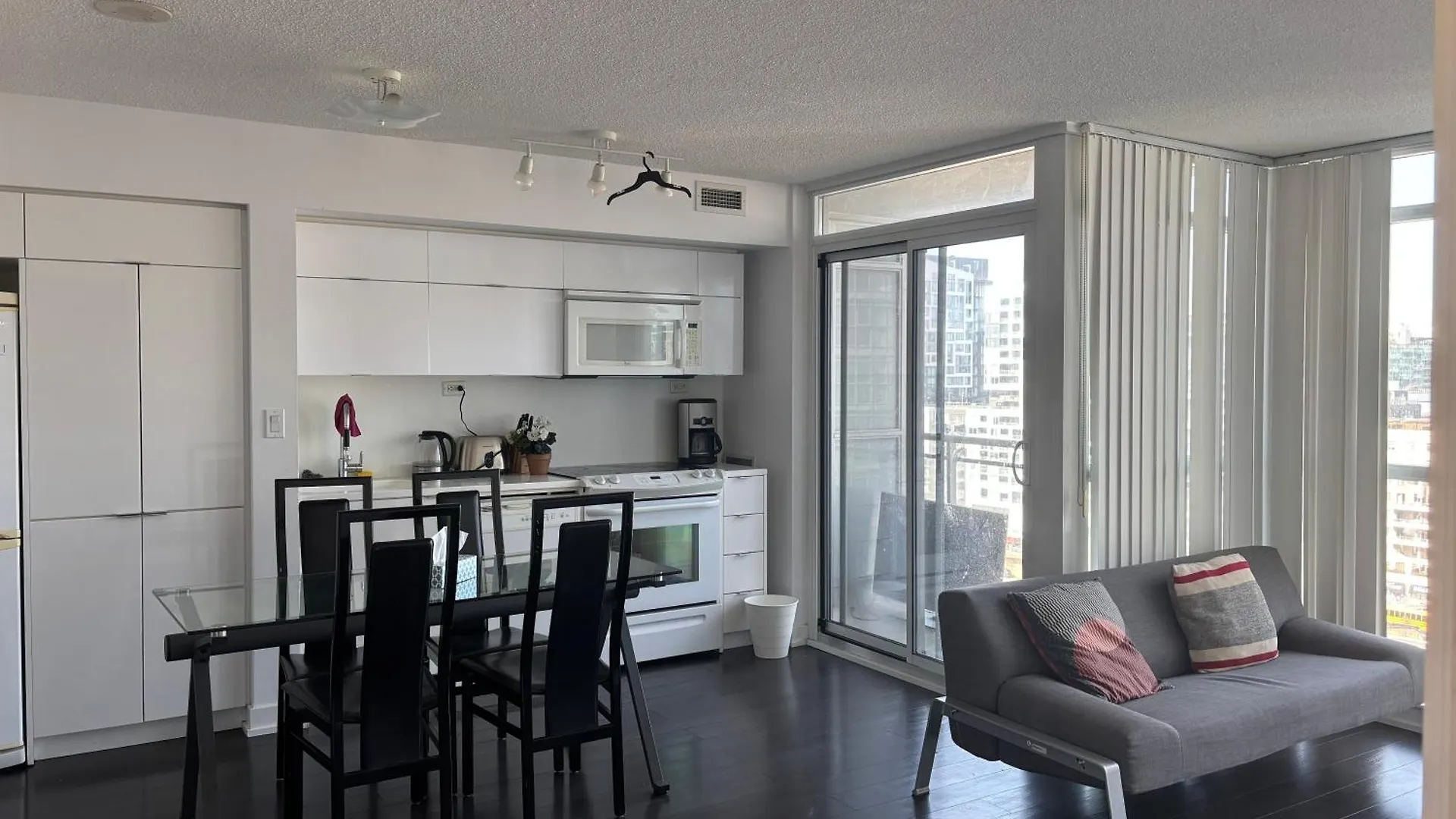 Cn Tower View Condominium Toronto Apartment